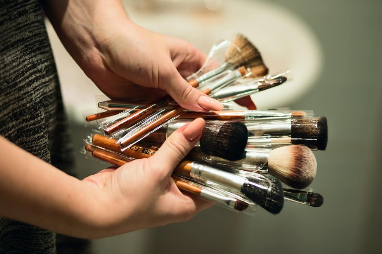 Simple Makeup Tips That Make You Look Polished in Minutes 17 https://redapplelipstick.com/cdn/shop/articles/FEATURED-IMAGE-Red-Apple-Lipstick-11_26_2018-How-to-Clean-Your-Makeup-Brushes_3938bd8f-2f31-4cd8-8bb1-a9913f664da9.jpg?v=1744975556