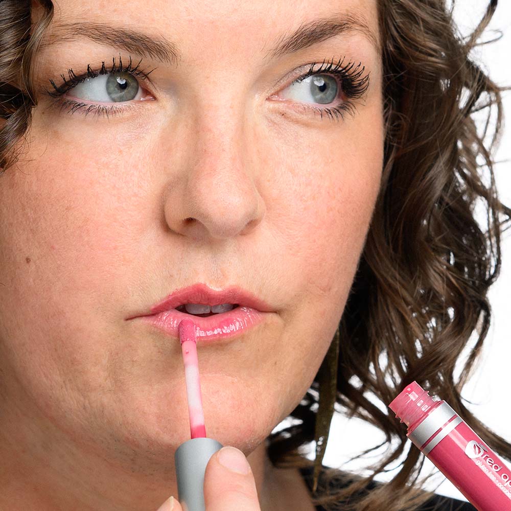 The Ultimate Guide to Organic Lip Gloss for Hydrated Brilliant Lips