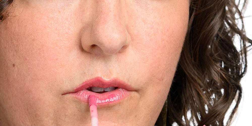 The Ultimate Guide to Organic Lip Gloss for Hydrated Brilliant Lips