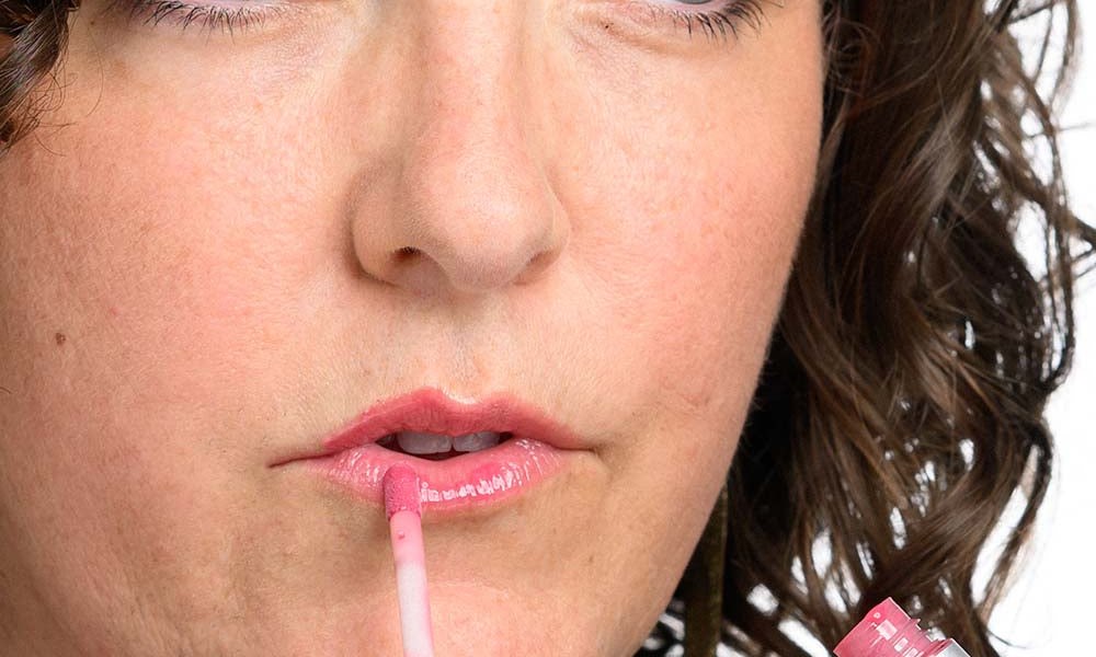 The Ultimate Guide to Organic Lip Gloss for Hydrated Brilliant Lips