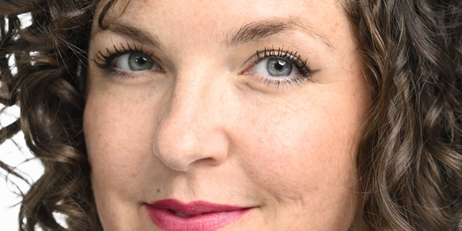 Lipstick Tips for Dry Lips: Your Guide to Nourished, Flawless Color