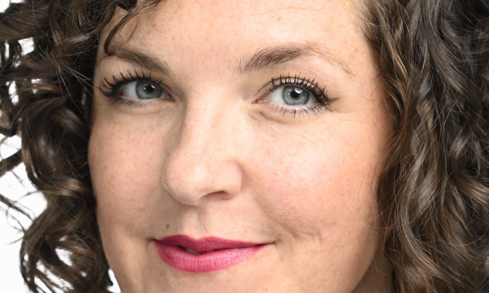 Lipstick Tips for Dry Lips: Your Guide to Nourished, Flawless Color