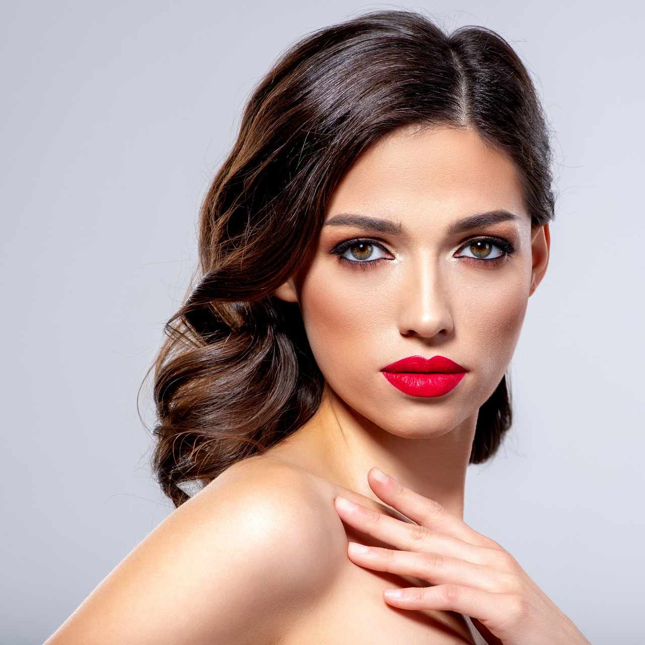stunning woman showcasing best red lip pencil