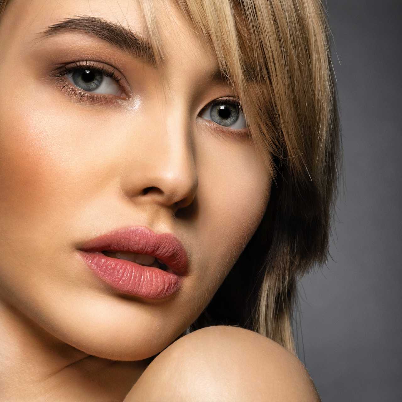 Lipsticks Long Lasting woman model