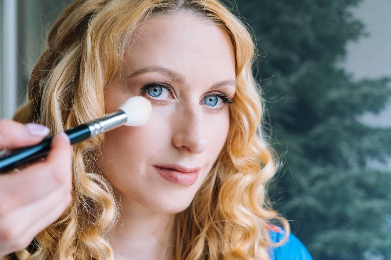 The Ultimate Guide to Choosing an Eyeshadow Palette for Blue Eyes