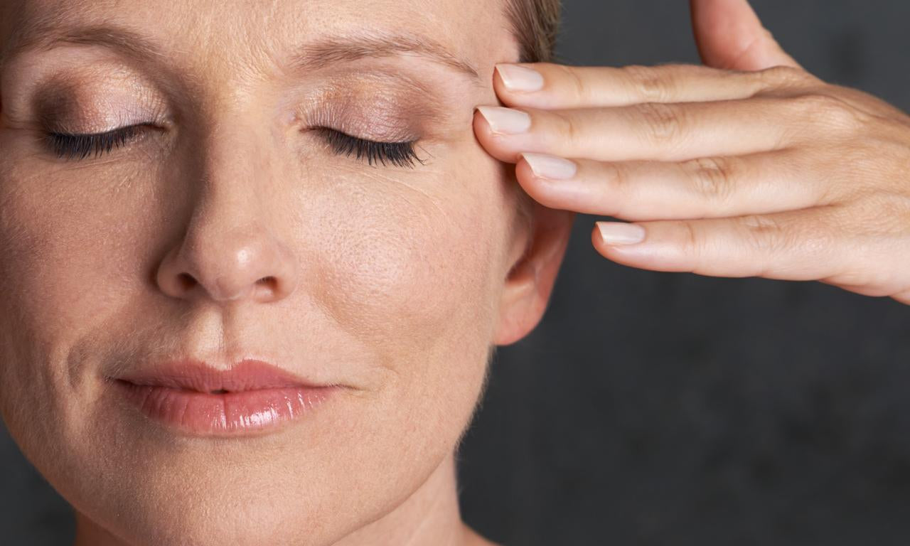 Silky Eyeshadow for Sensitive Eyes After 40