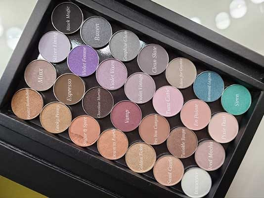 sweatproofmakeupforhotdryweather-eyeshadow-2_2ece2924-2090-4371-bda3-a38d8164a35f.png