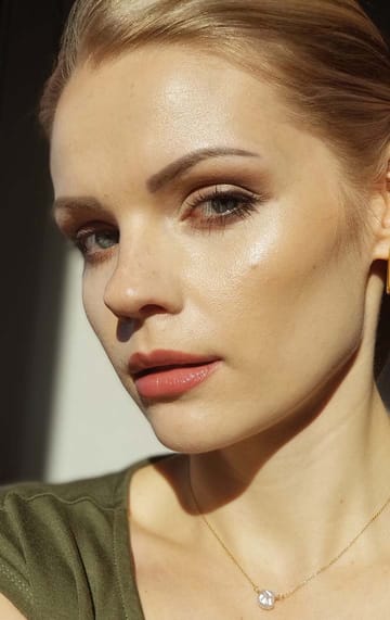 Image of Barbara wearing a monochromatic Bronze makeup look for fall.