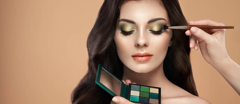 what color of lipstick is best for green eye shadow